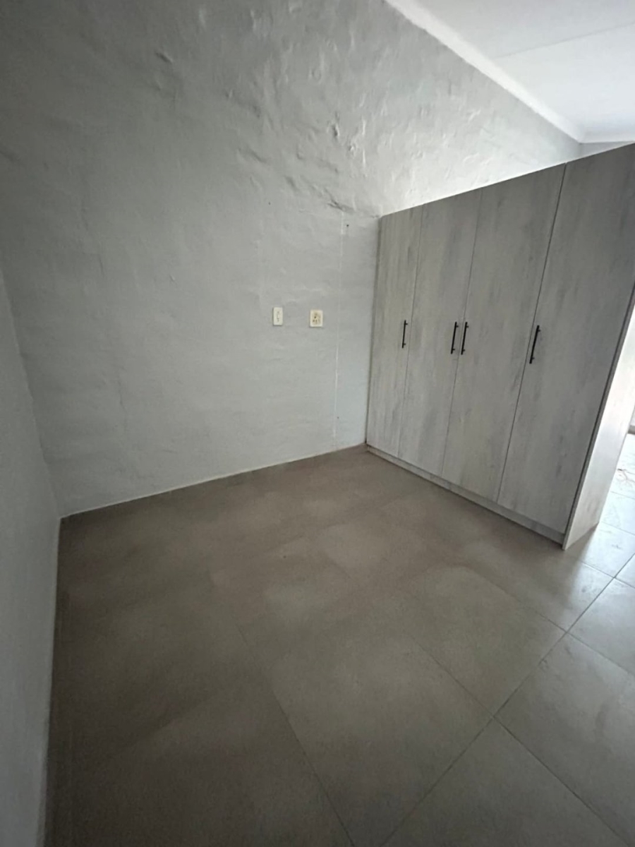 To Let 1 Bedroom Property for Rent in Meerhof North West